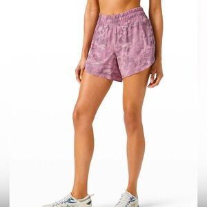 Lululemon Track that mid rise short 5” inseam